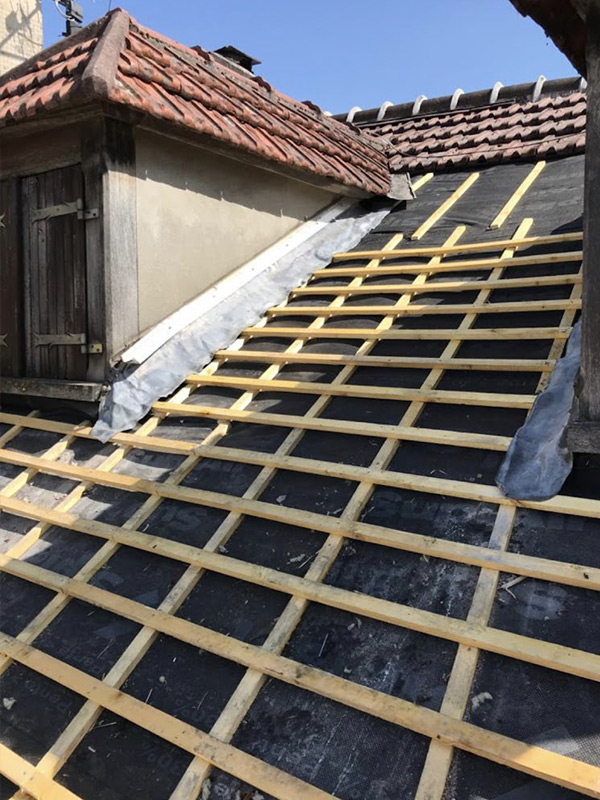 Rénovation de couverture de toit à Pontoise (95300) dans le Val d'Oise (95) Rénovation de couverture de toit à Pontoise (95300) dans le Val d'Oise (95)